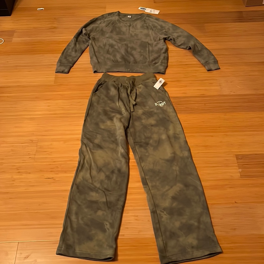 🌻Nwt old navy sweatshirt and sweatpants set xs